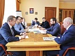 Сергей Путмин и директор департамента ЖКХ Антон Фирсов обсудили проблемы отрасли в районе